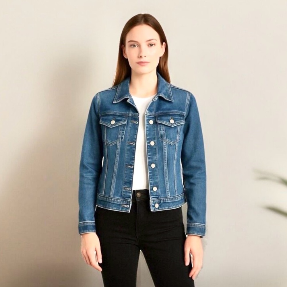Banana Republic Denim Jacket Size XS classic fit excellent condition slight fade